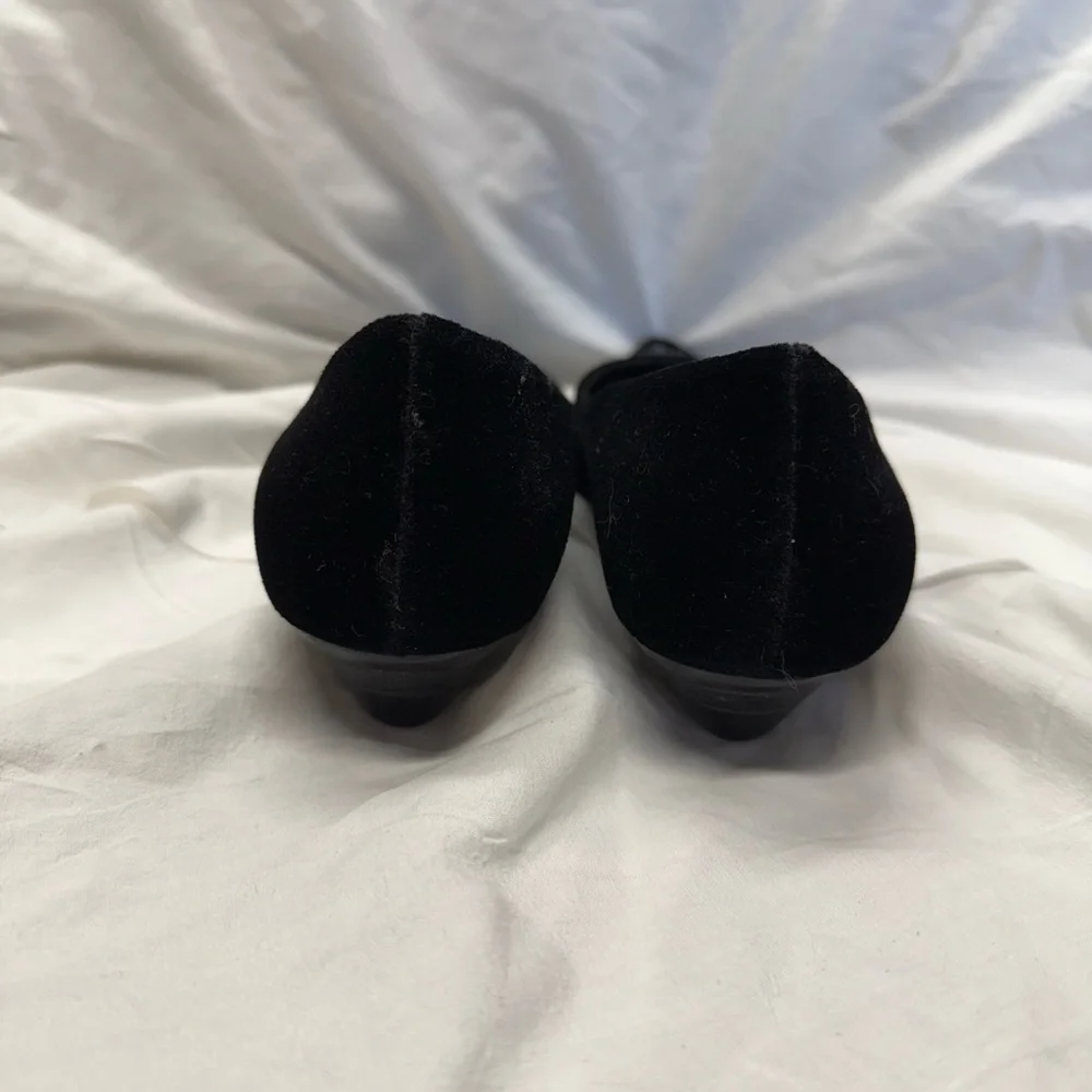 Kenneth Cole Reaction Black Embroidered Flats